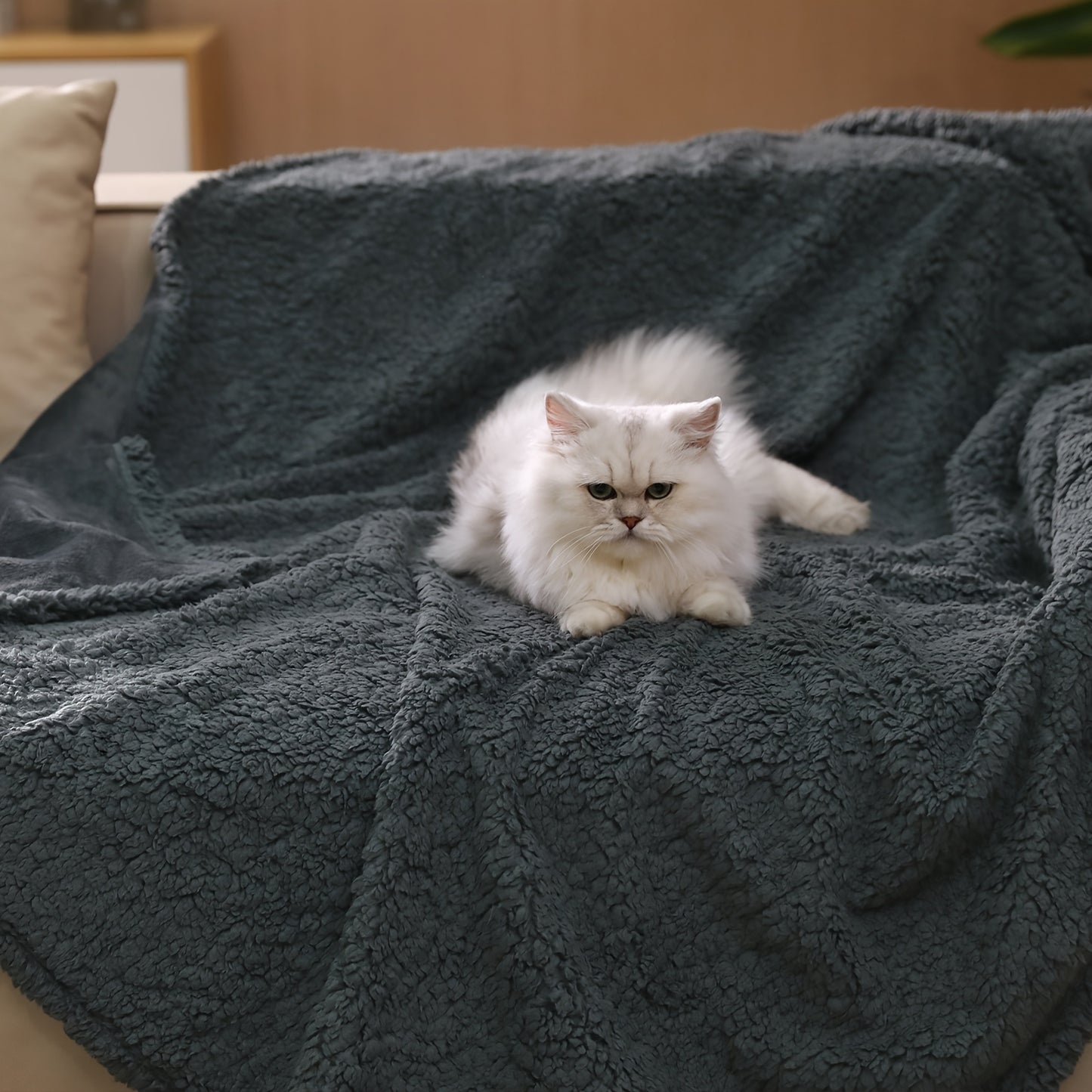 Reversible Shearling Pet Blanket Liquid-Proof Anti-Tear Cover