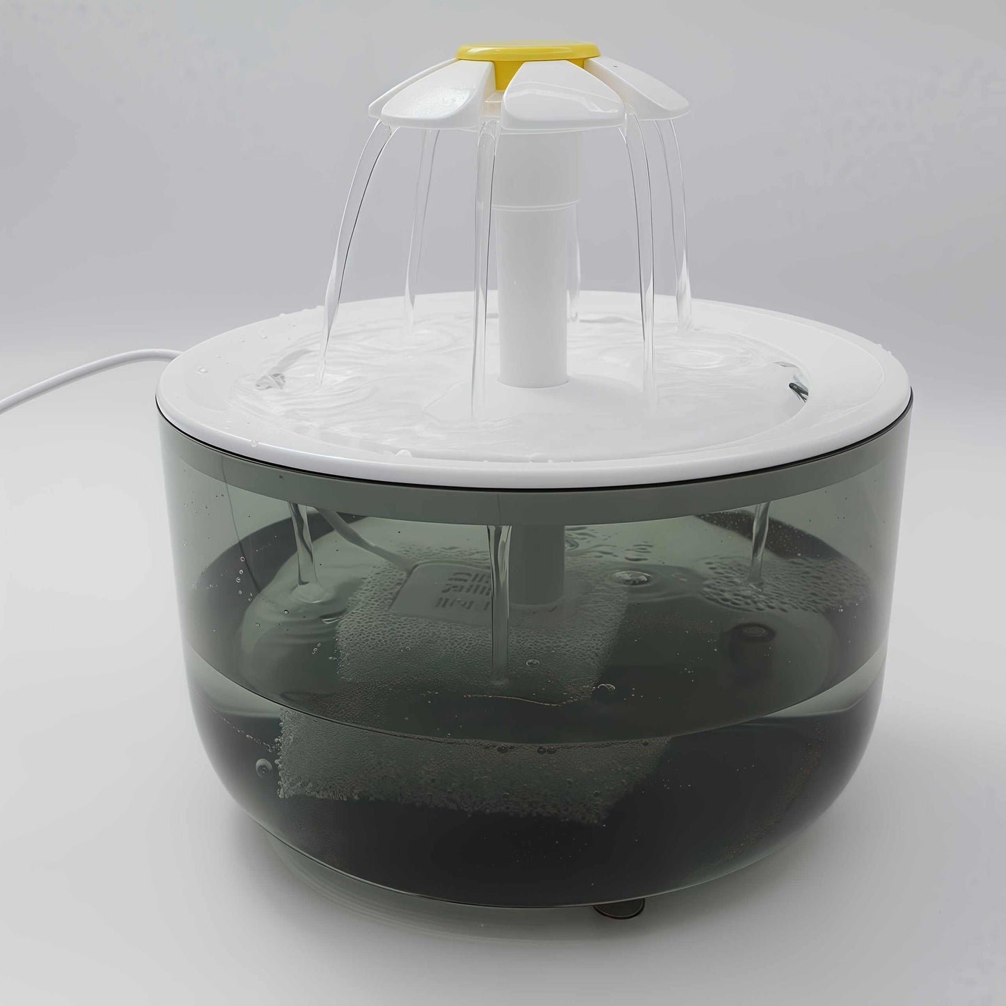 USB-powered pet fountain water dispenser for cats with circulating fresh water and low-voltage safety features